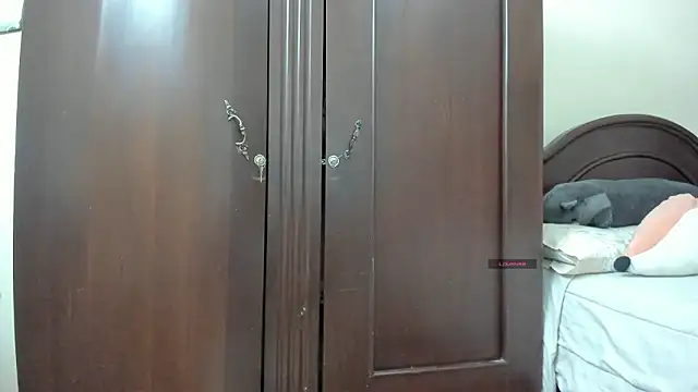 linnie  online show from March 3, 2026, 12:06 am