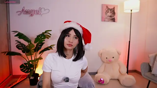 Angeeel  online show from December 17, 2025, 4:06 am