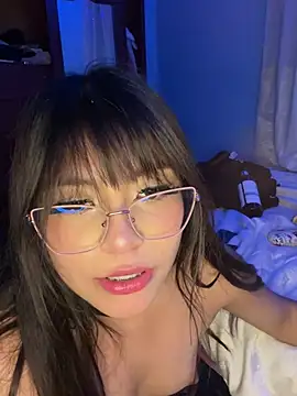 Lily candy X online show from March 18, 2025, 7:44 am