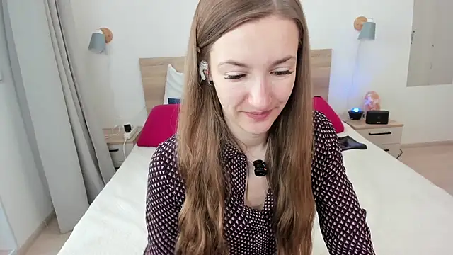 KateRedgar online show from June 3, 2026, 2:33 pm