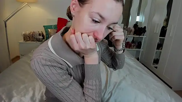 KateRedgar online show from March 20, 2025, 5:02 am