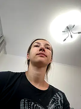 KateRedgar online show from December 5, 2025, 9:19 am