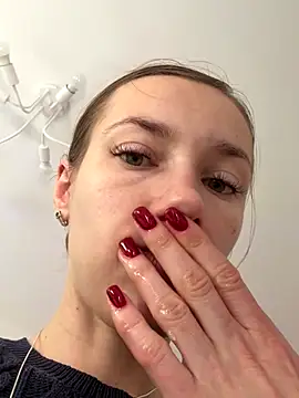 KateRedgar online show from September 25, 2025, 12:44 pm