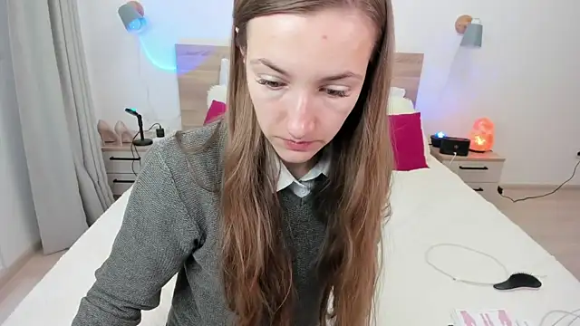 KateRedgar online show from October 6, 2025, 7:31 am