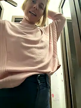 Snapshot of tanyagrey chatting on October 20, 2025, 5:53 am tanyagrey online show from October 20, 2025, 5:53 am