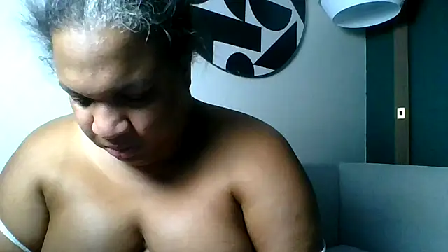 Snapshot of Badgirlbrittt chatting on November 3, 2025, 3:37 pm Badgirlbrittt online show from November 3, 2025, 3:37 pm