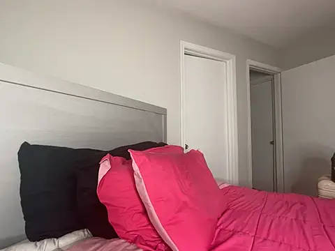 Snapshot of Badgirlbrittt chatting on January 27, 2025, 12:33 am Badgirlbrittt online show from January 27, 2025, 12:33 am