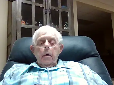 Snapshot of bootlegmanz chatting on July 15, 2026, 6:15 pm bootlegmanz online show from July 15, 2026, 6:15 pm