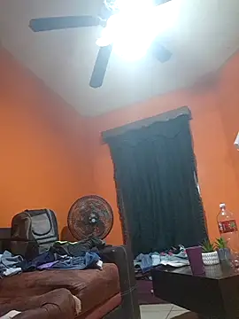 miicheele32 online show from October 28, 2025, 3:18 am