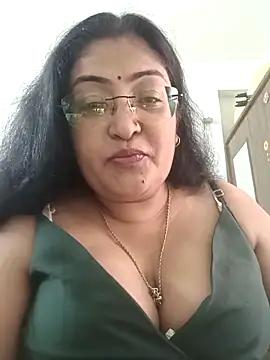 Snapshot of LAVERNIYA_ chatting on September 11, 2025, 6:46 am LAVERNIYA  online show from September 11, 2025, 6:46 am