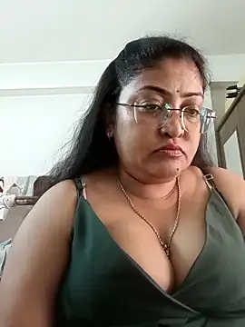Snapshot of LAVERNIYA_ chatting on September 13, 2025, 5:07 am LAVERNIYA  online show from September 13, 2025, 5:07 am