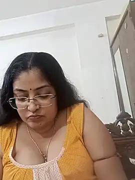 Snapshot of LAVERNIYA_ chatting on October 18, 2025, 12:07 pm LAVERNIYA  online show from October 18, 2025, 12:07 pm