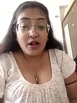 Snapshot of LAVERNIYA_ chatting on September 21, 2025, 5:18 pm LAVERNIYA  online show from September 21, 2025, 5:18 pm