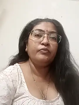 Snapshot of LAVERNIYA_ chatting on October 15, 2025, 6:33 am LAVERNIYA  online show from October 15, 2025, 6:33 am