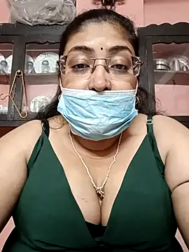 Snapshot of LAVERNIYA_ chatting on February 12, 2025, 6:40 pm LAVERNIYA  online show from February 12, 2025, 6:40 pm