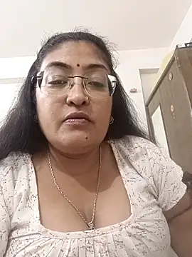 Snapshot of LAVERNIYA_ chatting on October 16, 2025, 12:35 pm LAVERNIYA  online show from October 16, 2025, 12:35 pm