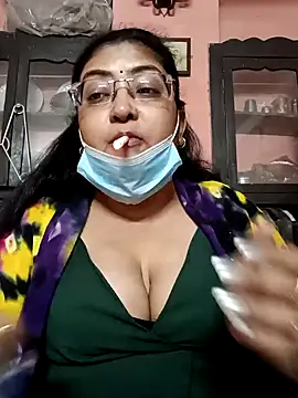 Snapshot of LAVERNIYA_ chatting on January 12, 2025, 6:49 pm LAVERNIYA  online show from January 12, 2025, 6:49 pm