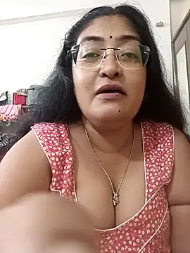 Snapshot of LAVERNIYA_ chatting on October 17, 2025, 8:28 am LAVERNIYA  online show from October 17, 2025, 8:28 am