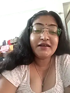 Snapshot of LAVERNIYA_ chatting on October 12, 2025, 9:43 am LAVERNIYA  online show from October 12, 2025, 9:43 am