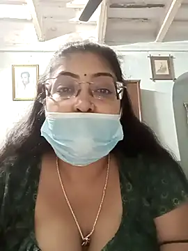 Snapshot of LAVERNIYA_ chatting on February 4, 2025, 6:49 pm LAVERNIYA  online show from February 4, 2025, 6:49 pm