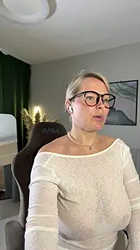 Snapshot of Charming_Daphny chatting on June 19, 2026, 6:41 am Charming Daphny online show from June 19, 2026, 6:41 am