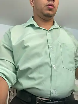 Snapshot of Juanes432 chatting on February 13, 2026, 7:03 pm Juanes432 online show from February 13, 2026, 7:03 pm