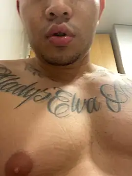 Snapshot of Juanes432 chatting on February 15, 2026, 6:03 am Juanes432 online show from February 15, 2026, 6:03 am