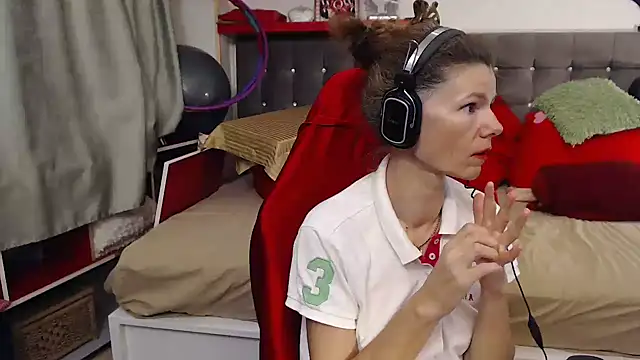 Snapshot of kellyterapy chatting on November 4, 2025, 10:24 pm kellyterapy online show from November 4, 2025, 10:24 pm