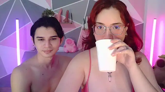 Snapshot of AndrewAnndCherry chatting on November 5, 2025, 11:19 pm AndrewAnndCherry online show from November 5, 2025, 11:19 pm