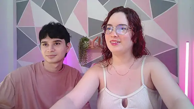 Snapshot of AndrewAnndCherry chatting on November 13, 2025, 9:40 pm AndrewAnndCherry online show from November 13, 2025, 9:40 pm