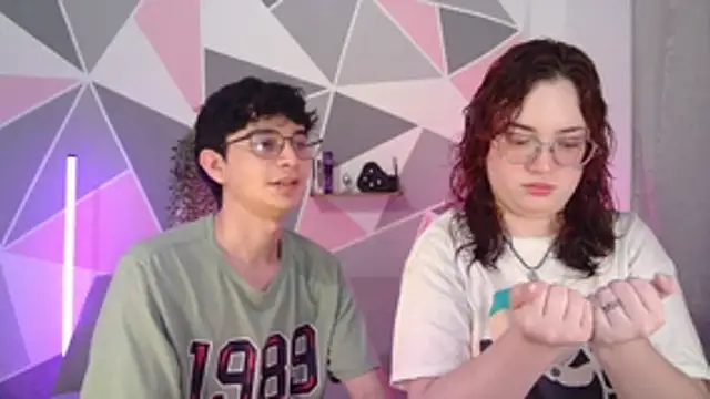 Snapshot of AndrewAnndCherry chatting on November 29, 2025, 12:33 am AndrewAnndCherry online show from November 29, 2025, 12:33 am