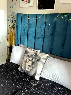 Snapshot of Dime-__ chatting on November 25, 2025, 1:33 pm Dime- online show from November 25, 2025, 1:33 pm