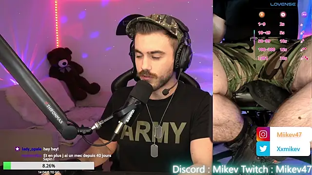 Snapshot of Mikev chatting on November 17, 2025, 7:07 pm Mikev online show from November 17, 2025, 7:07 pm