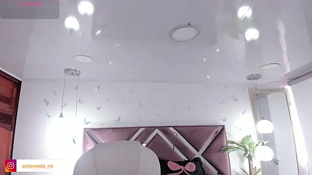  Antonnela  online show from December 16, 2025, 2:32 pm