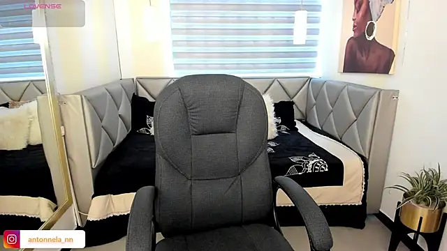 Snapshot of _Antonnela_ chatting on May 7, 2026, 3:15 pm Antonnela online show from May 7, 2026, 3:15 pm