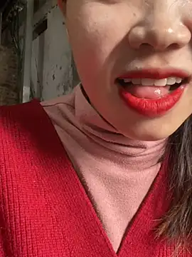 Snapshot of Laura8910 chatting on February 25, 2025, 3:42 am Laura8910 online show from February 25, 2025, 3:42 am