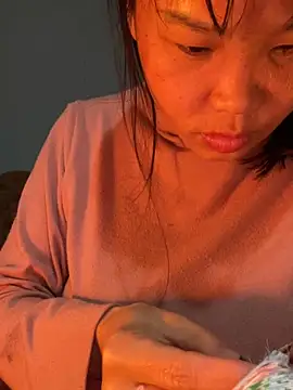 Snapshot of Laura8910 chatting on December 6, 2024, 12:55 pm Laura8910 online show from December 6, 2024, 12:55 pm