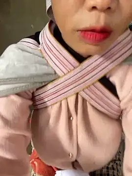 Snapshot of Laura8910 chatting on November 15, 2025, 4:49 am Laura8910 online show from November 15, 2025, 4:49 am