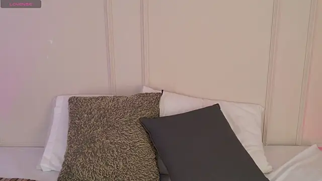 Snapshot of Mariapettit chatting on October 9, 2025, 11:11 am Mariapettit online show from October 9, 2025, 11:11 am