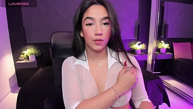 SaraaMills online show from June 18, 2026, 3:49 am