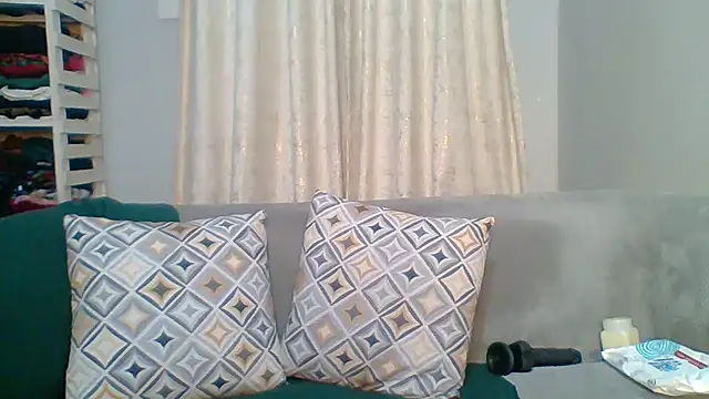 Petite 254 online show from January 15, 2026, 12:25 am