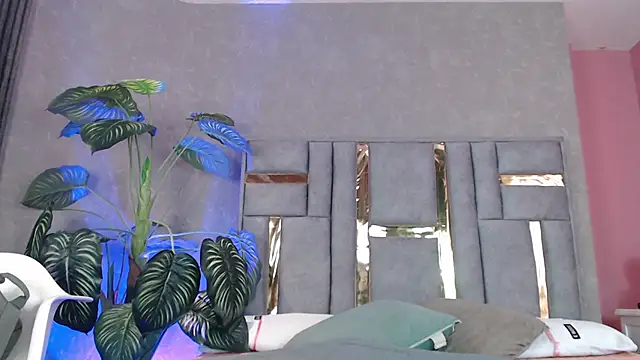 Snapshot of JuliaRose_ks chatting on November 19, 2025, 12:27 pm JuliaRose ks online show from November 19, 2025, 12:27 pm