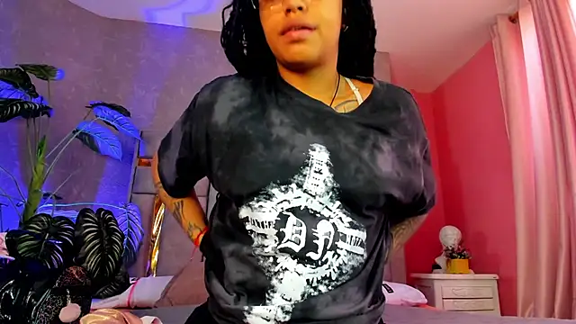 Snapshot of JuliaRose_ks chatting on November 12, 2025, 12:20 pm JuliaRose ks online show from November 12, 2025, 12:20 pm