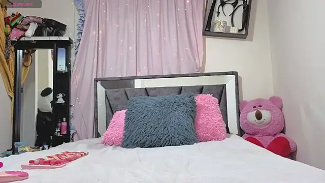 Hotsamantamature online show from January 8, 2026, 11:33 pm