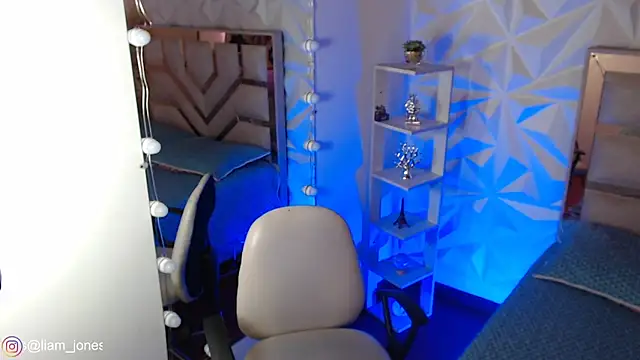 Jonesliam23 online show from April 22, 2026, 7:53 pm