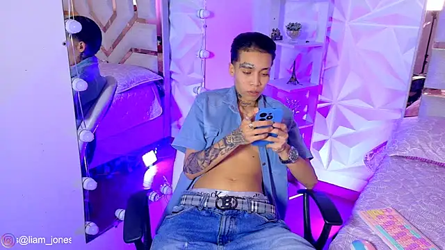 Snapshot of Jonesliam23 chatting on May 31, 2026, 8:42 pm Jonesliam23 online show from May 31, 2026, 8:42 pm