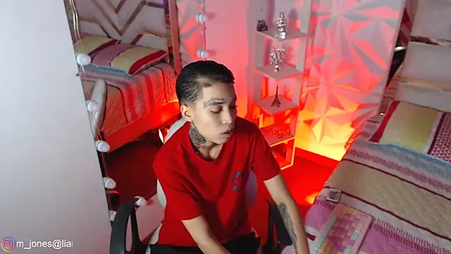 Jonesliam23 online show from April 9, 2026, 7:42 pm