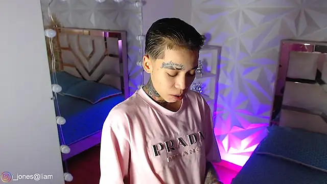 Jonesliam23 online show from April 19, 2026, 7:27 pm