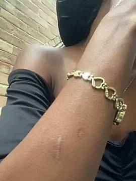 adaraSmiith online show from January 28, 2025, 11:49 am