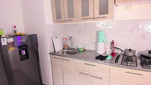 rose scottt online show from March 1, 2026, 9:04 pm